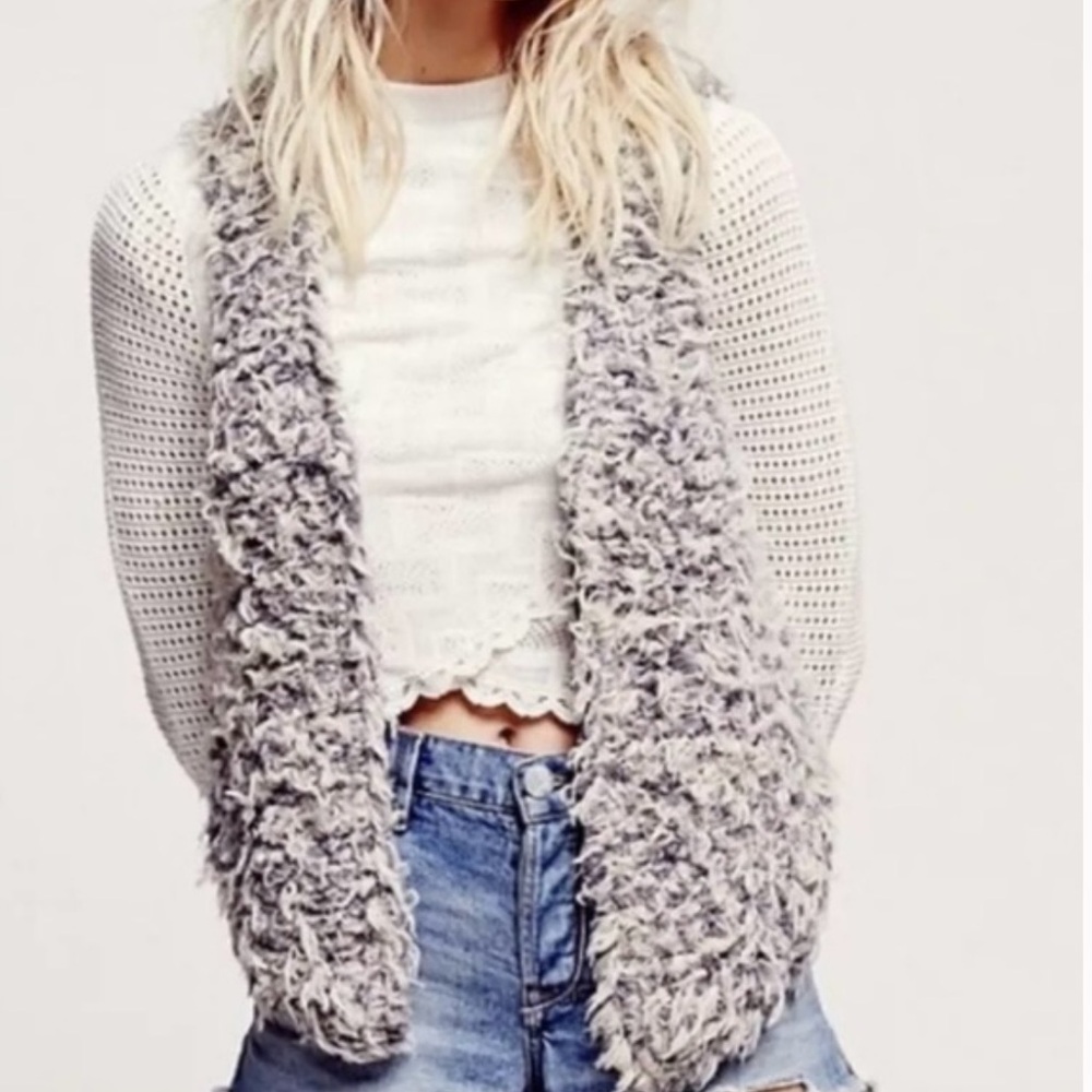 Free People | Women's Grey/Cream Faux Fur Away Wool Blend Shag Sweater Vest Sz M
